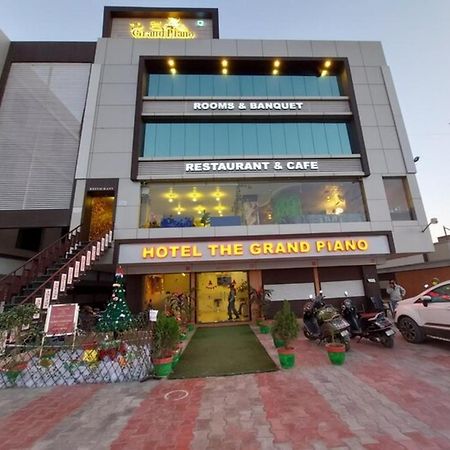 Hotel The Grand Piano - Best Business Hotel In Patan Exteriér fotografie