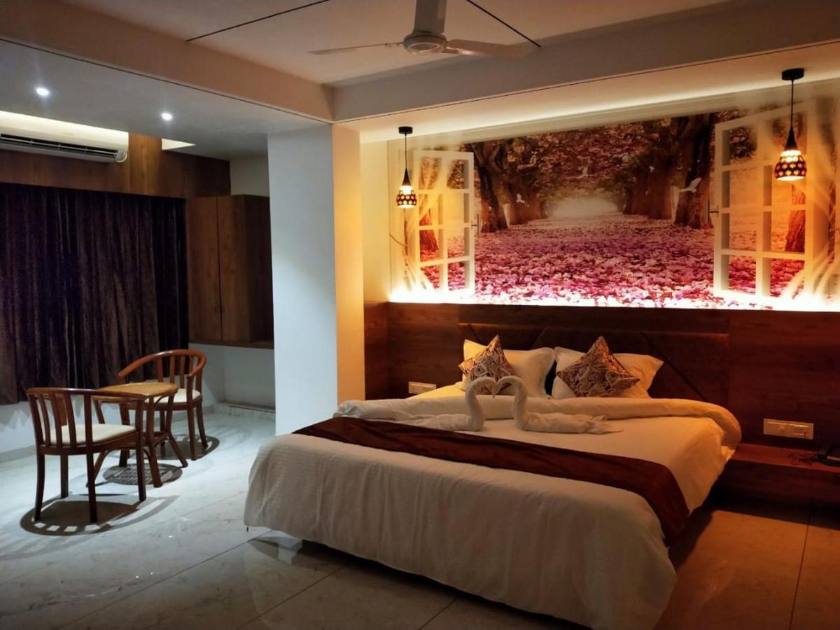 Hotel The Grand Piano - Best Business Hotel In Patan Exteriér fotografie