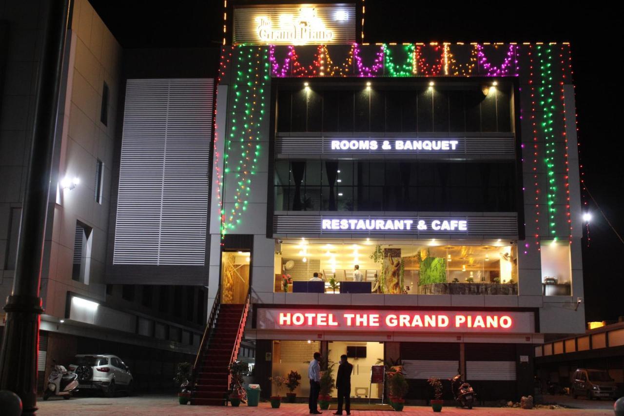Hotel The Grand Piano - Best Business Hotel In Patan Exteriér fotografie