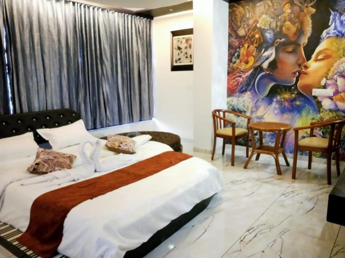 Hotel The Grand Piano - Best Business Hotel In Patan Exteriér fotografie